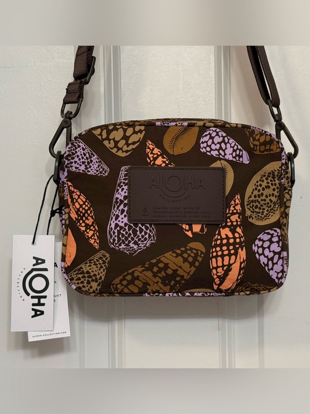 NWT SOLD OUT ALOHA Collection Shoreline Keep It Light Le Tour Crossbody Coconut